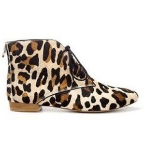 🔥Zara Flat Leopard Cowhide Lace-Up Bootie Sz. 8